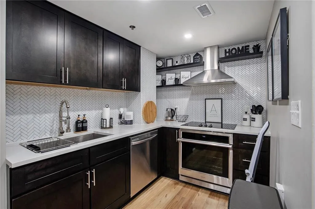 1280 W Peachtree Street Nw Unit 1402, Atlanta, Georgia 30309, 1 Bedroom Bedrooms, ,1 BathroomBathrooms,Residential,For Sale,1280 W Peachtree Street Nw Unit 1402,7617944