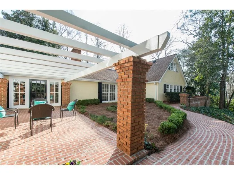 5695 Lake Island Drive, Atlanta, Georgia 30327, 5 Bedrooms Bedrooms, ,4 BathroomsBathrooms,Residential,Sold,5695 Lake Island Drive,5597970