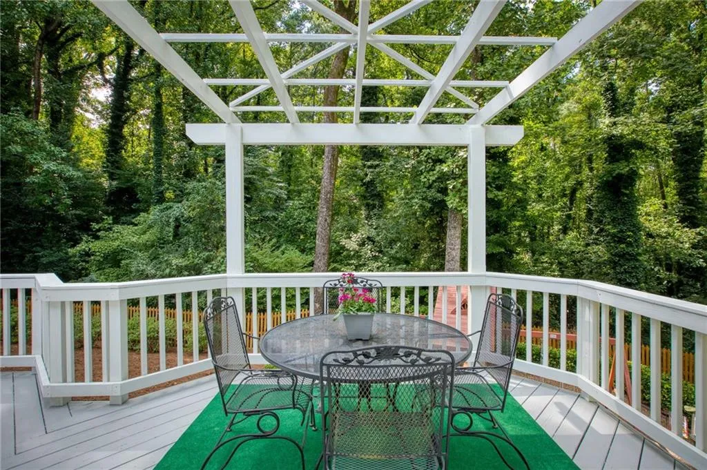5660 Colton Drive, Atlanta, Georgia 30342, 3 Bedrooms Bedrooms, ,3 BathroomsBathrooms,Residential,Sold,5660 Colton Drive,6783591