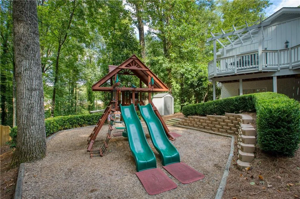 5660 Colton Drive, Atlanta, Georgia 30342, 3 Bedrooms Bedrooms, ,3 BathroomsBathrooms,Residential,Sold,5660 Colton Drive,6783591