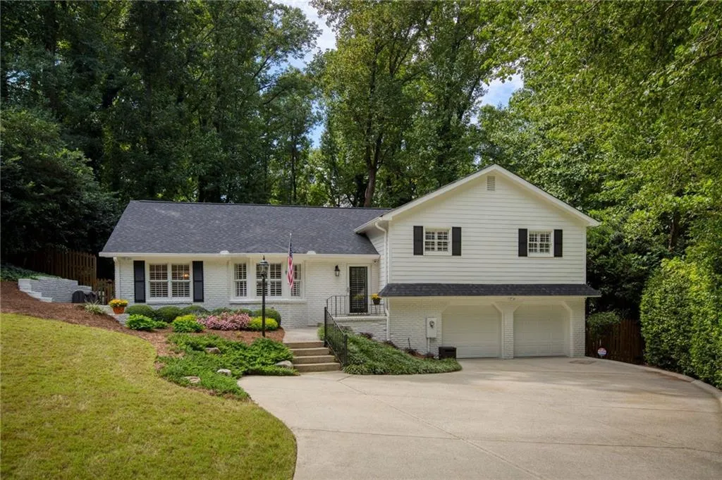 5660 Colton Drive, Atlanta, Georgia 30342, 3 Bedrooms Bedrooms, ,3 BathroomsBathrooms,Residential,Sold,5660 Colton Drive,6783591