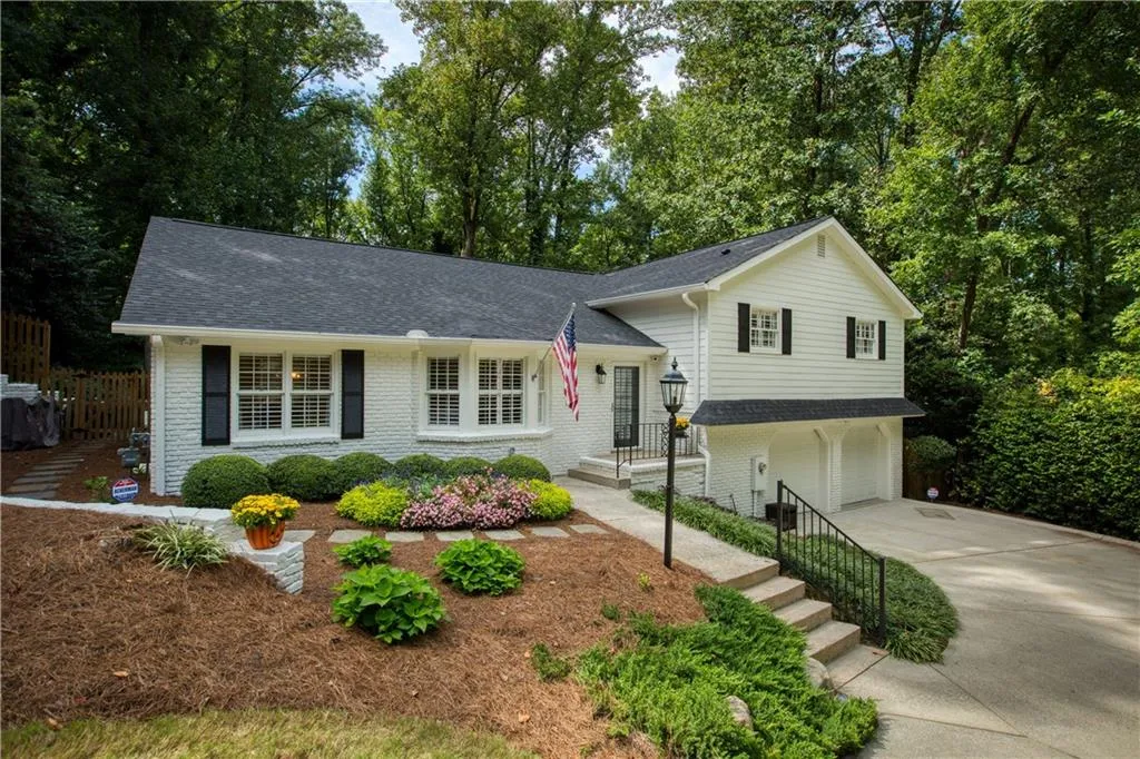 5660 Colton Drive, Atlanta, Georgia 30342, 3 Bedrooms Bedrooms, ,3 BathroomsBathrooms,Residential,Sold,5660 Colton Drive,6783591