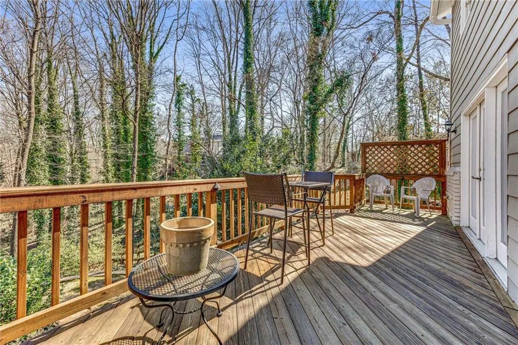 8865 Huntcliff Trace, Sandy Springs, Georgia 30350, 4 Bedrooms Bedrooms, ,4 BathroomsBathrooms,Residential,Sold,8865 Huntcliff Trace,6993646