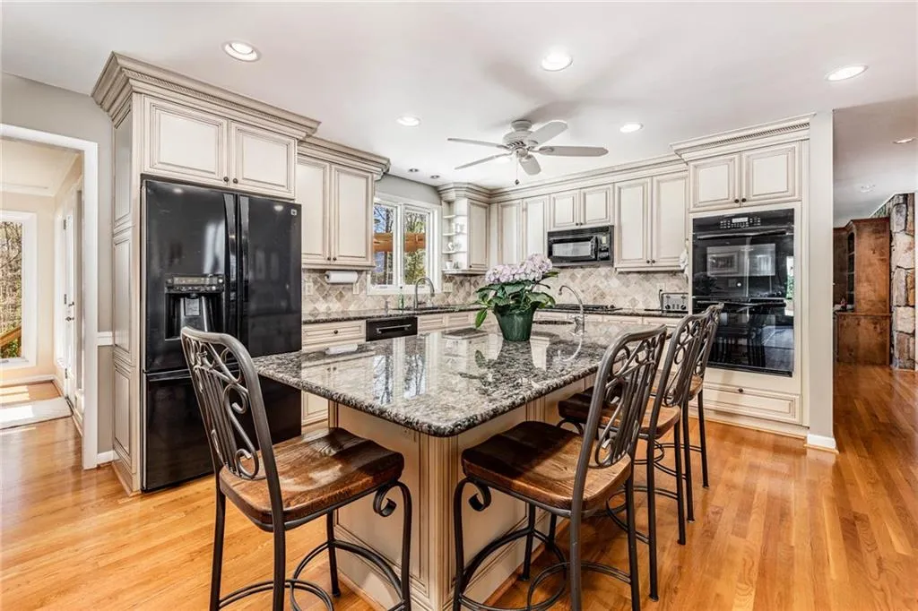 8865 Huntcliff Trace, Sandy Springs, Georgia 30350, 4 Bedrooms Bedrooms, ,4 BathroomsBathrooms,Residential,Sold,8865 Huntcliff Trace,6993646