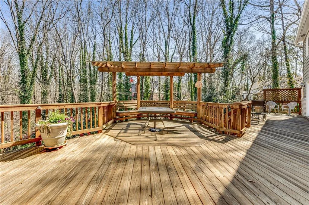 8865 Huntcliff Trace, Sandy Springs, Georgia 30350, 4 Bedrooms Bedrooms, ,4 BathroomsBathrooms,Residential,Sold,8865 Huntcliff Trace,6993646