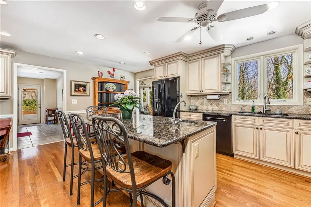8865 Huntcliff Trace, Sandy Springs, Georgia 30350, 4 Bedrooms Bedrooms, ,4 BathroomsBathrooms,Residential,Sold,8865 Huntcliff Trace,6993646