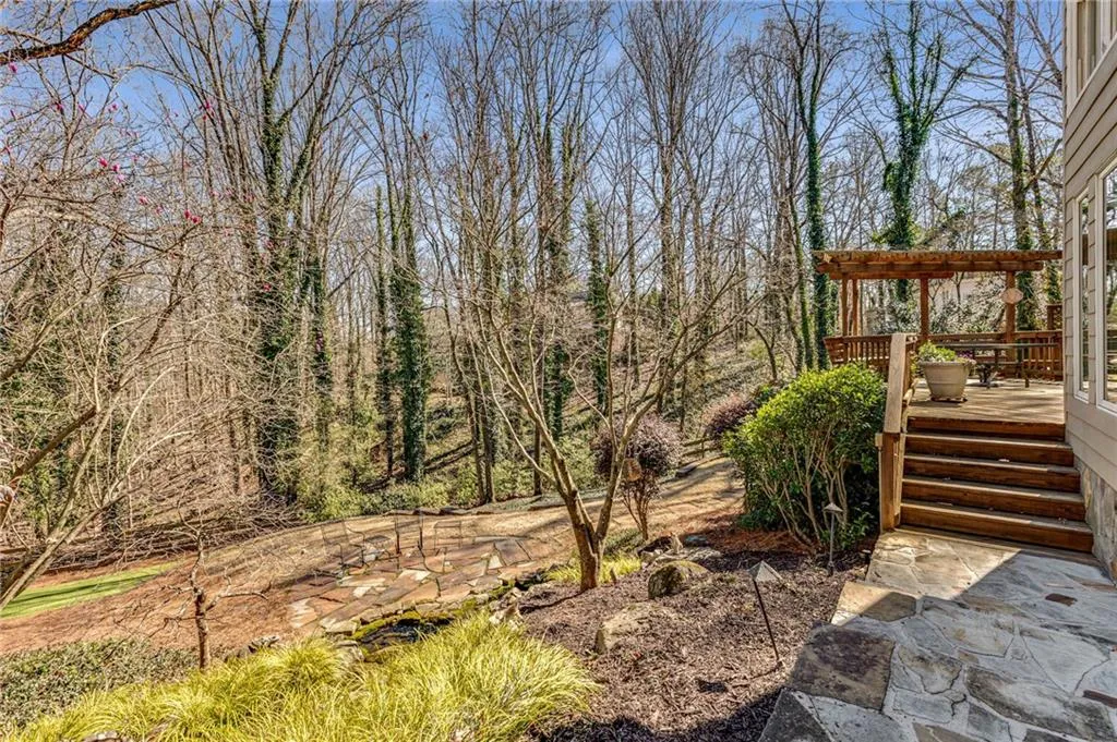 8865 Huntcliff Trace, Sandy Springs, Georgia 30350, 4 Bedrooms Bedrooms, ,4 BathroomsBathrooms,Residential,Sold,8865 Huntcliff Trace,6993646