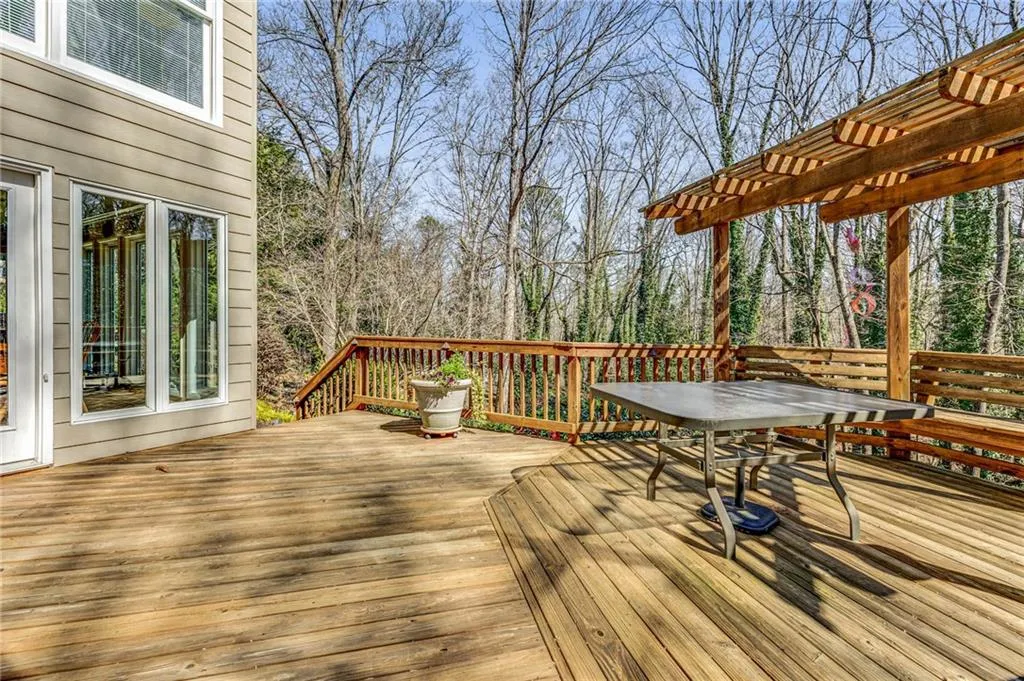 8865 Huntcliff Trace, Sandy Springs, Georgia 30350, 4 Bedrooms Bedrooms, ,4 BathroomsBathrooms,Residential,Sold,8865 Huntcliff Trace,6993646