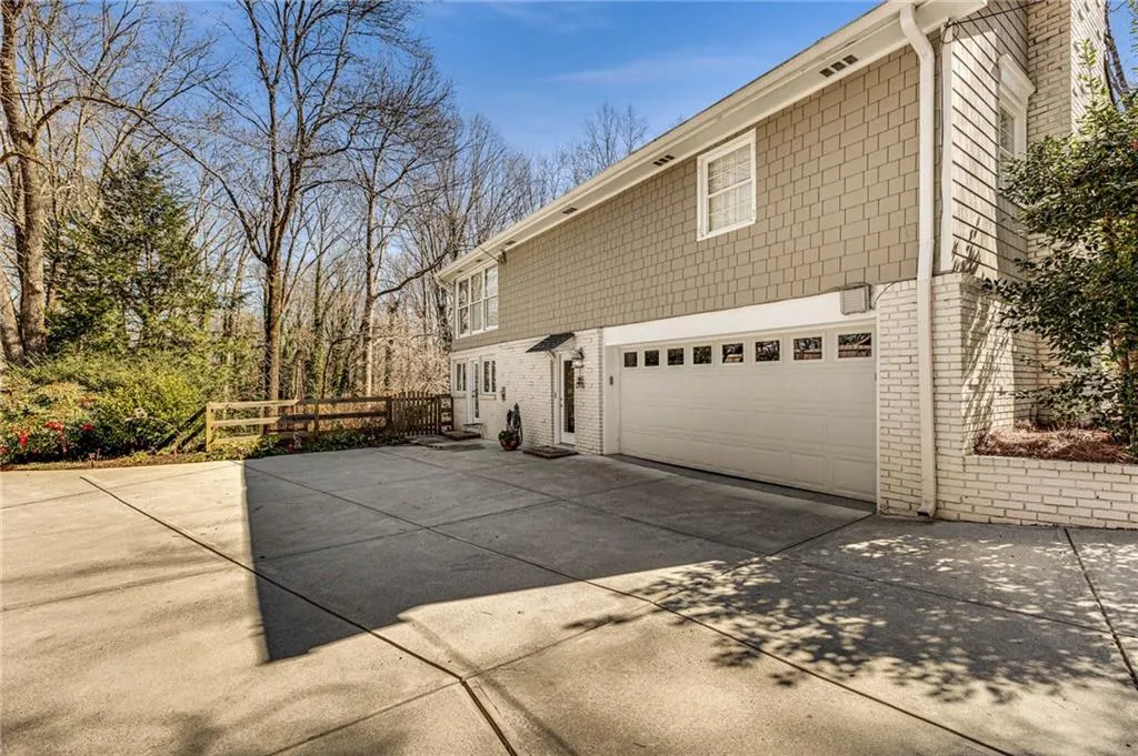 8865 Huntcliff Trace, Sandy Springs, Georgia 30350, 4 Bedrooms Bedrooms, ,4 BathroomsBathrooms,Residential,Sold,8865 Huntcliff Trace,6993646