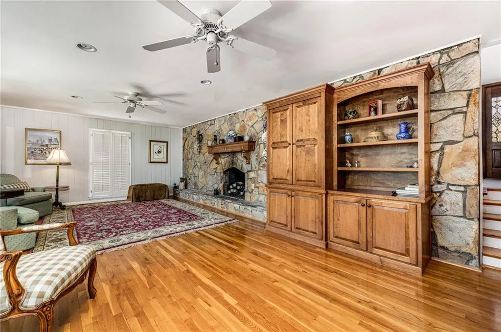 8865 Huntcliff Trace, Sandy Springs, Georgia 30350, 4 Bedrooms Bedrooms, ,4 BathroomsBathrooms,Residential,Sold,8865 Huntcliff Trace,6993646