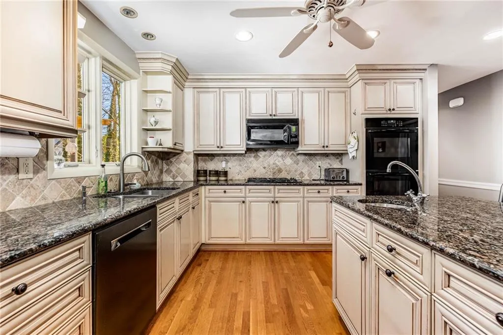 8865 Huntcliff Trace, Sandy Springs, Georgia 30350, 4 Bedrooms Bedrooms, ,4 BathroomsBathrooms,Residential,Sold,8865 Huntcliff Trace,6993646