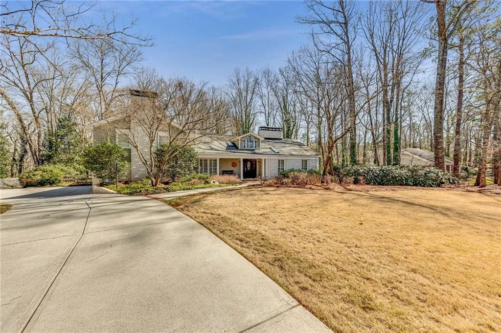 8865 Huntcliff Trace, Sandy Springs, Georgia 30350, 4 Bedrooms Bedrooms, ,4 BathroomsBathrooms,Residential,Sold,8865 Huntcliff Trace,6993646