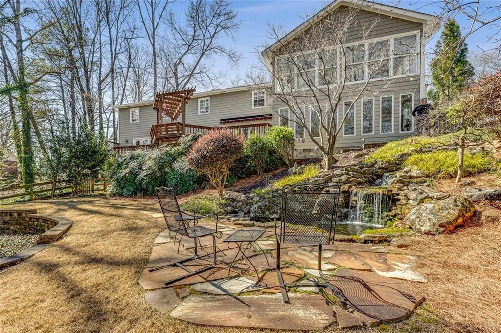 8865 Huntcliff Trace, Sandy Springs, Georgia 30350, 4 Bedrooms Bedrooms, ,4 BathroomsBathrooms,Residential,Sold,8865 Huntcliff Trace,6993646