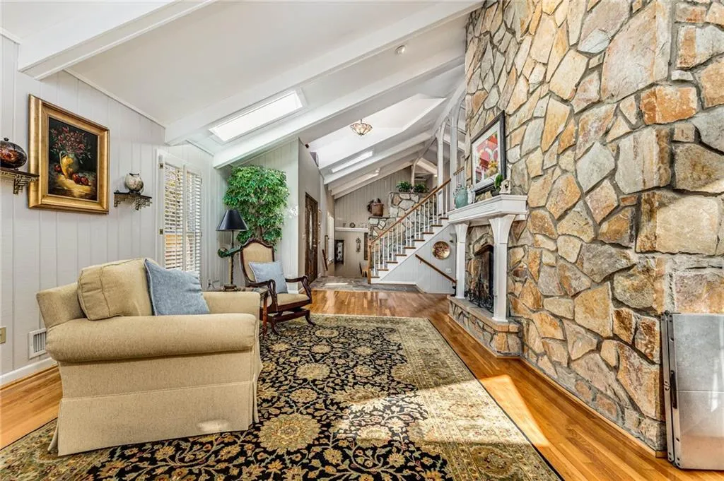 8865 Huntcliff Trace, Sandy Springs, Georgia 30350, 4 Bedrooms Bedrooms, ,4 BathroomsBathrooms,Residential,Sold,8865 Huntcliff Trace,6993646