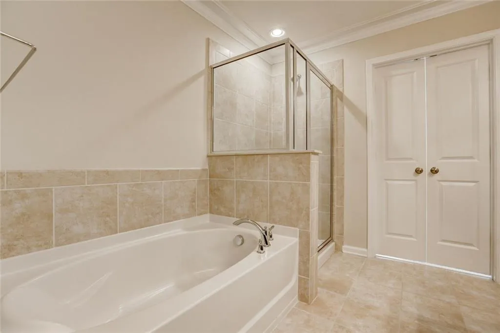 7365 Highland Bluff, Sandy Springs, Georgia 30328, 3 Bedrooms Bedrooms, ,3 BathroomsBathrooms,Residential,Sold,7365 Highland Bluff,5974006