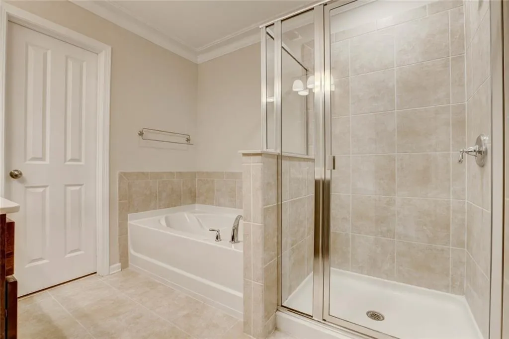 7365 Highland Bluff, Sandy Springs, Georgia 30328, 3 Bedrooms Bedrooms, ,3 BathroomsBathrooms,Residential,Sold,7365 Highland Bluff,5974006