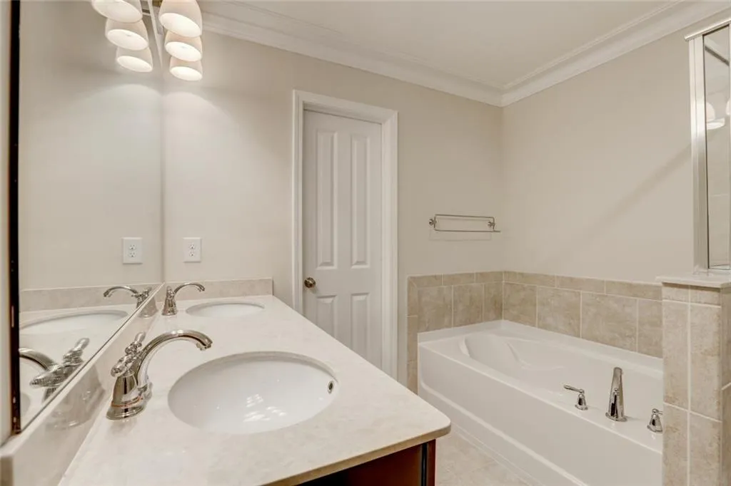 7365 Highland Bluff, Sandy Springs, Georgia 30328, 3 Bedrooms Bedrooms, ,3 BathroomsBathrooms,Residential,Sold,7365 Highland Bluff,5974006