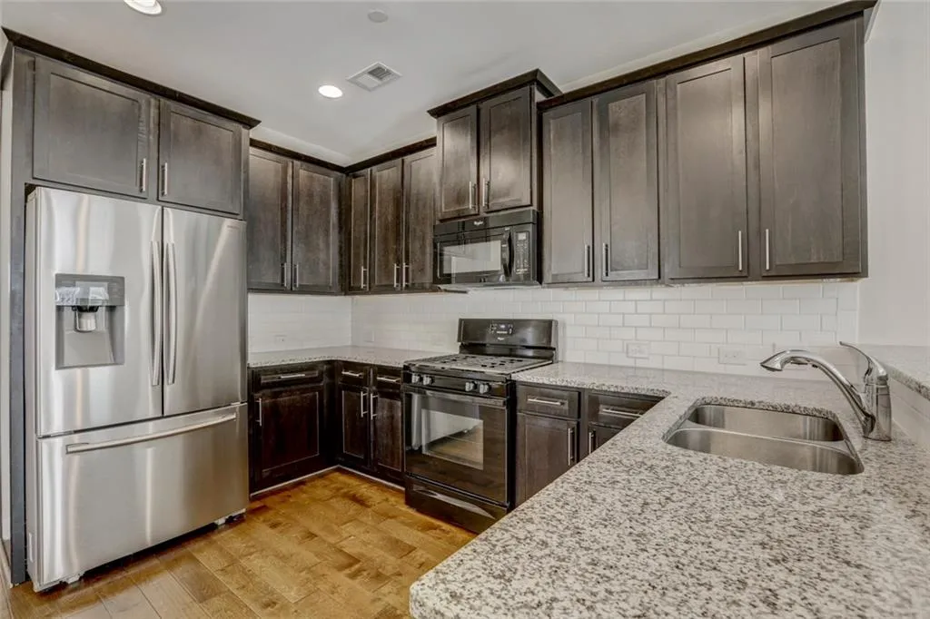 7365 Highland Bluff, Sandy Springs, Georgia 30328, 3 Bedrooms Bedrooms, ,3 BathroomsBathrooms,Residential,Sold,7365 Highland Bluff,5974006