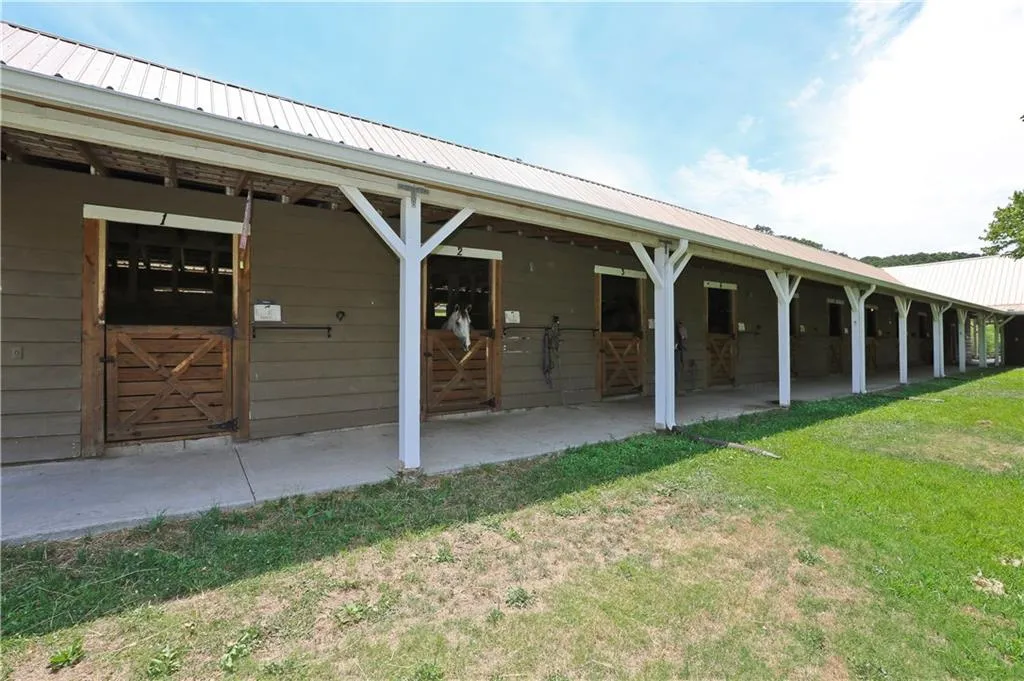 8905 Huntcliff Trace, Sandy Springs, Georgia 30350, 4 Bedrooms Bedrooms, ,3 BathroomsBathrooms,Residential,Sold,8905 Huntcliff Trace,7419240