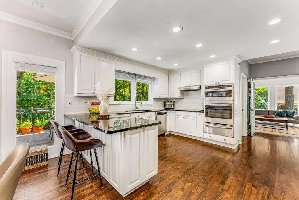 8905 Huntcliff Trace, Sandy Springs, Georgia 30350, 4 Bedrooms Bedrooms, ,3 BathroomsBathrooms,Residential,Sold,8905 Huntcliff Trace,7419240