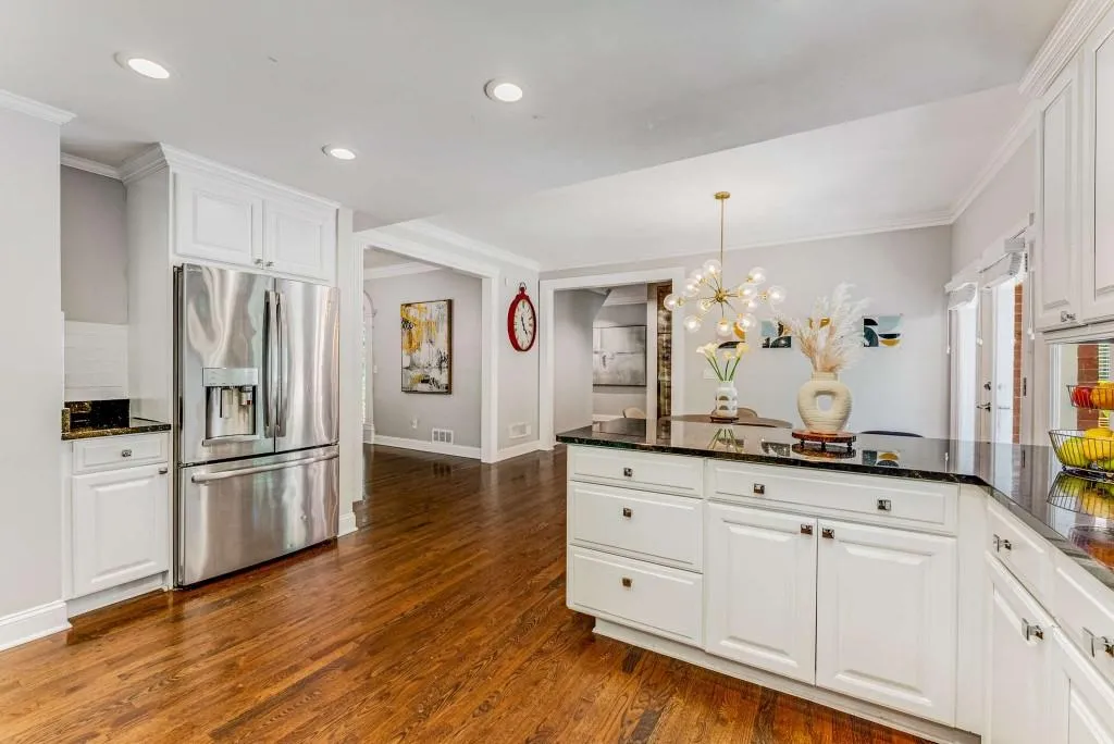 8905 Huntcliff Trace, Sandy Springs, Georgia 30350, 4 Bedrooms Bedrooms, ,3 BathroomsBathrooms,Residential,Sold,8905 Huntcliff Trace,7419240