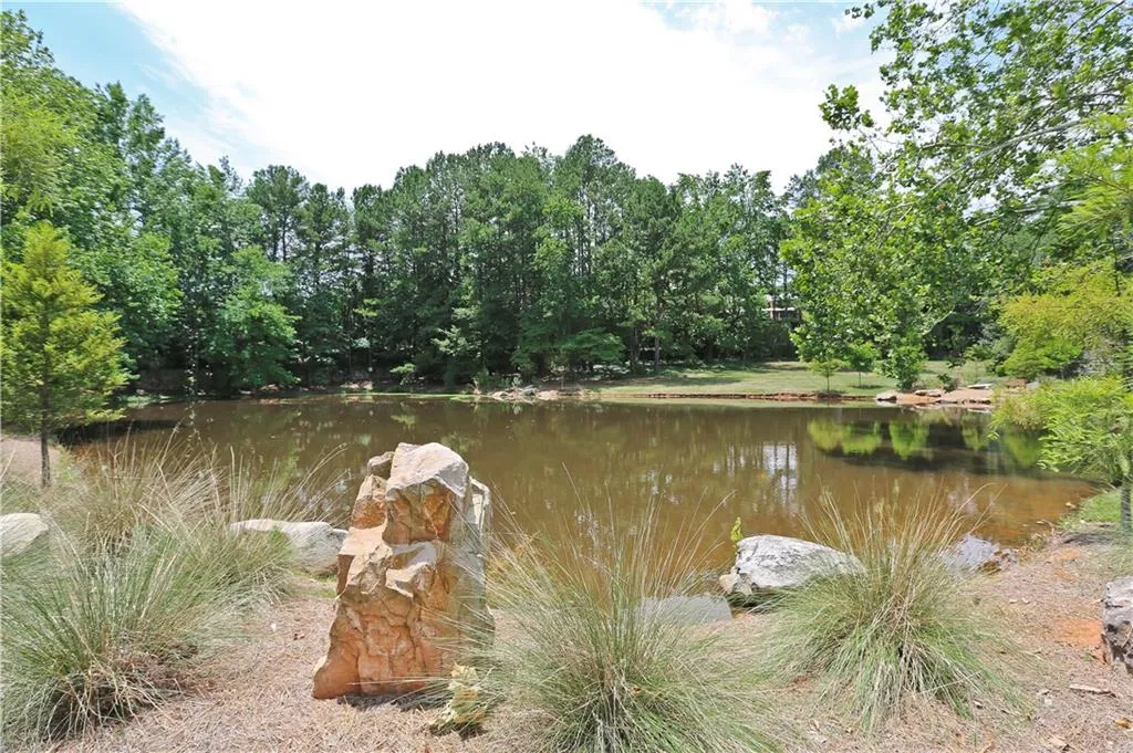 8905 Huntcliff Trace, Sandy Springs, Georgia 30350, 4 Bedrooms Bedrooms, ,3 BathroomsBathrooms,Residential,Sold,8905 Huntcliff Trace,7419240