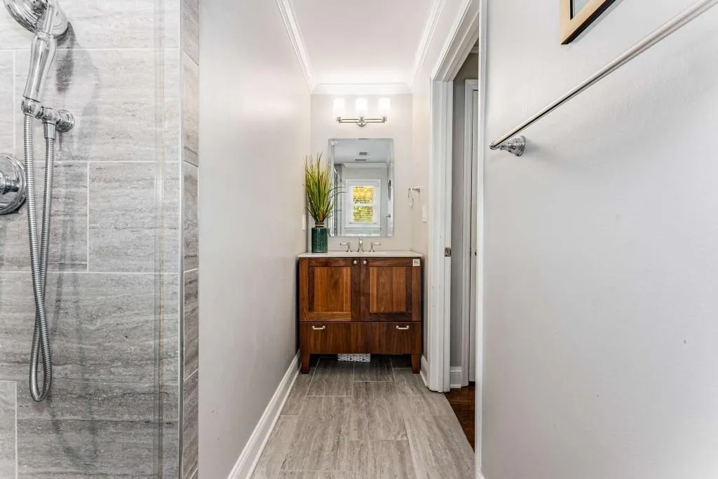 8905 Huntcliff Trace, Sandy Springs, Georgia 30350, 4 Bedrooms Bedrooms, ,3 BathroomsBathrooms,Residential,Sold,8905 Huntcliff Trace,7419240