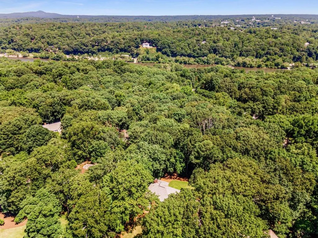 8905 Huntcliff Trace, Sandy Springs, Georgia 30350, 4 Bedrooms Bedrooms, ,3 BathroomsBathrooms,Residential,Sold,8905 Huntcliff Trace,7419240