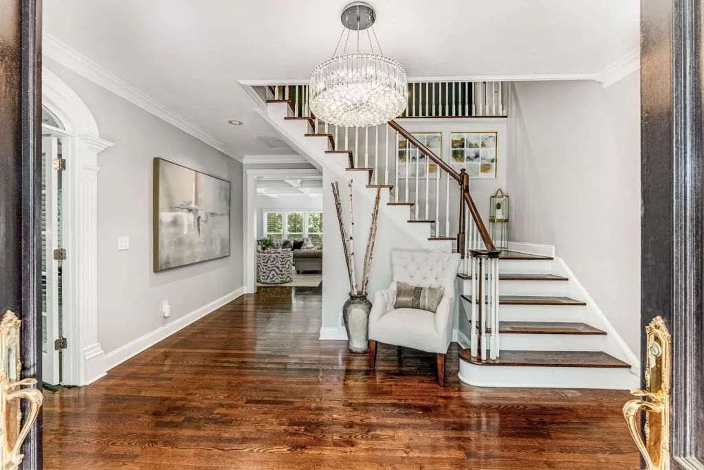 8905 Huntcliff Trace, Sandy Springs, Georgia 30350, 4 Bedrooms Bedrooms, ,3 BathroomsBathrooms,Residential,Sold,8905 Huntcliff Trace,7419240