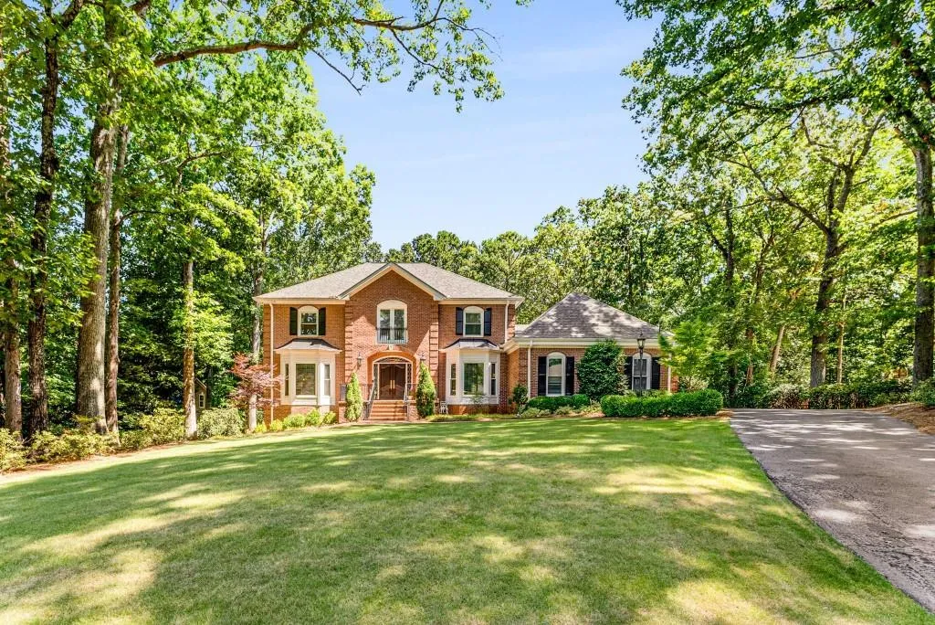 8905 Huntcliff Trace, Sandy Springs, Georgia 30350, 4 Bedrooms Bedrooms, ,3 BathroomsBathrooms,Residential,Sold,8905 Huntcliff Trace,7419240