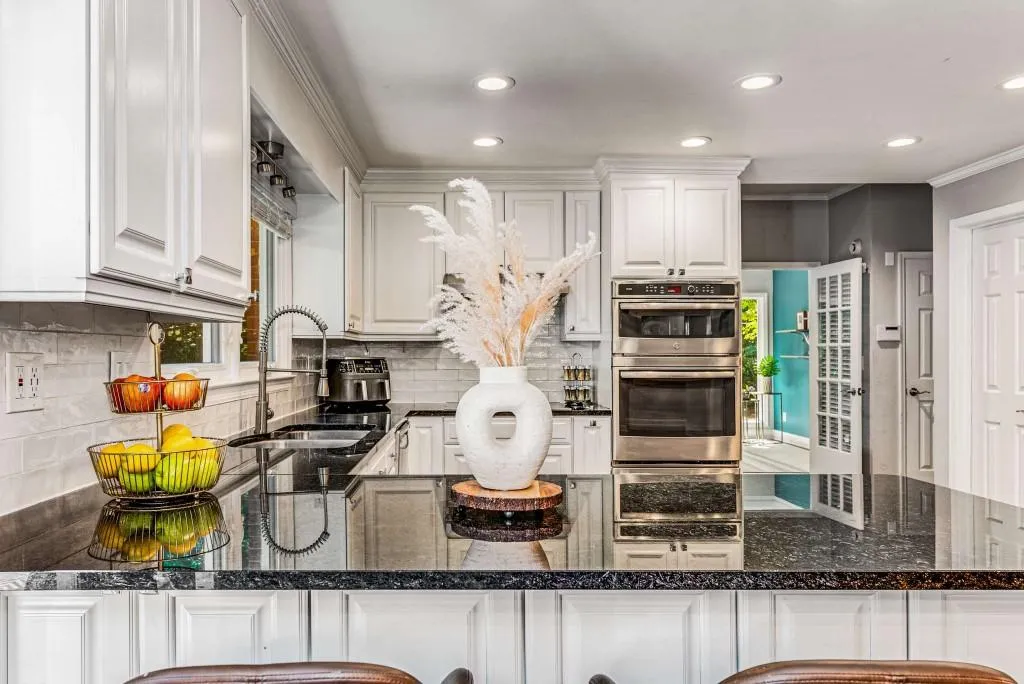 8905 Huntcliff Trace, Sandy Springs, Georgia 30350, 4 Bedrooms Bedrooms, ,3 BathroomsBathrooms,Residential,Sold,8905 Huntcliff Trace,7419240