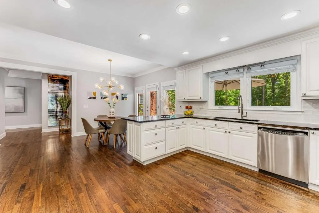 8905 Huntcliff Trace, Sandy Springs, Georgia 30350, 4 Bedrooms Bedrooms, ,3 BathroomsBathrooms,Residential,Sold,8905 Huntcliff Trace,7419240