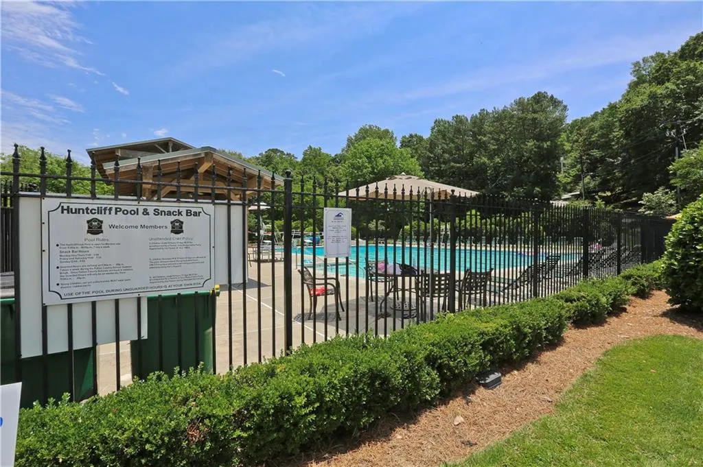 8905 Huntcliff Trace, Sandy Springs, Georgia 30350, 4 Bedrooms Bedrooms, ,3 BathroomsBathrooms,Residential,Sold,8905 Huntcliff Trace,7419240