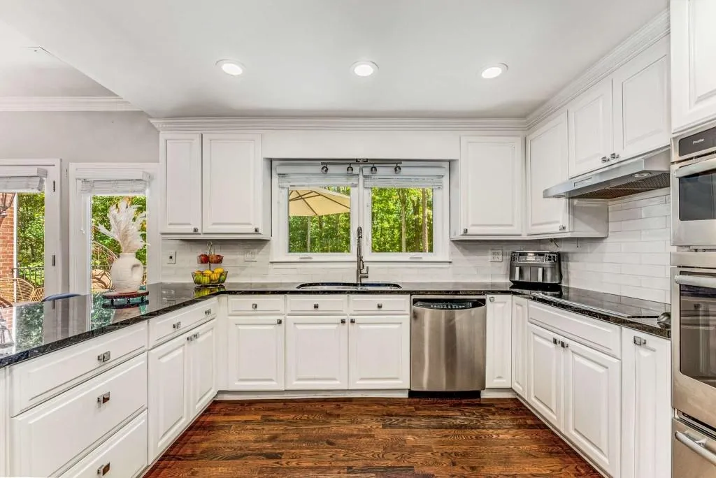 8905 Huntcliff Trace, Sandy Springs, Georgia 30350, 4 Bedrooms Bedrooms, ,3 BathroomsBathrooms,Residential,Sold,8905 Huntcliff Trace,7419240