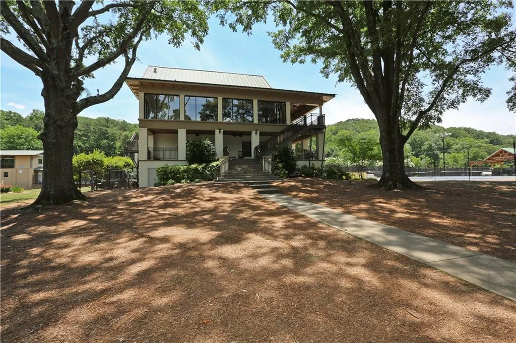 8905 Huntcliff Trace, Sandy Springs, Georgia 30350, 4 Bedrooms Bedrooms, ,3 BathroomsBathrooms,Residential,Sold,8905 Huntcliff Trace,7419240