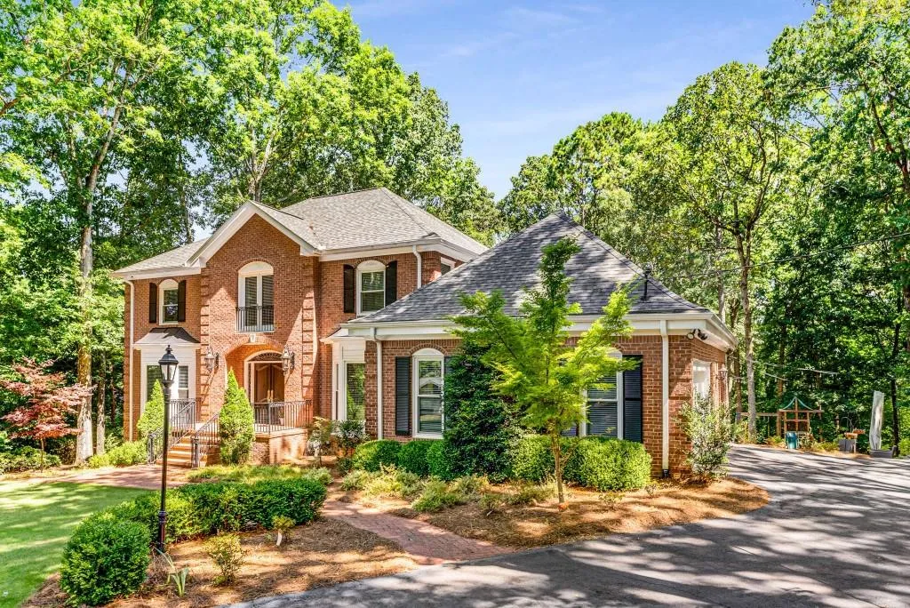 8905 Huntcliff Trace, Sandy Springs, Georgia 30350, 4 Bedrooms Bedrooms, ,3 BathroomsBathrooms,Residential,Sold,8905 Huntcliff Trace,7419240