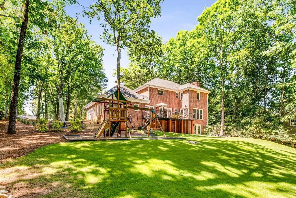 8905 Huntcliff Trace, Sandy Springs, Georgia 30350, 4 Bedrooms Bedrooms, ,3 BathroomsBathrooms,Residential,Sold,8905 Huntcliff Trace,7419240