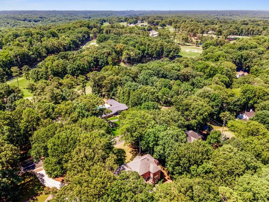 8905 Huntcliff Trace, Sandy Springs, Georgia 30350, 4 Bedrooms Bedrooms, ,3 BathroomsBathrooms,Residential,Sold,8905 Huntcliff Trace,7419240