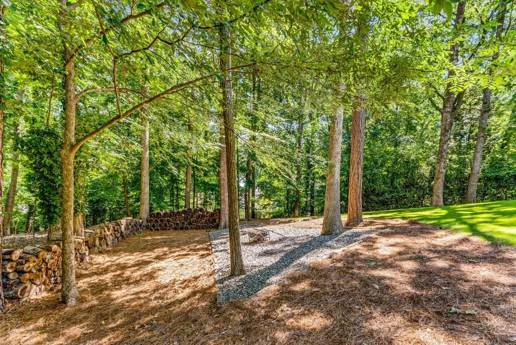 8905 Huntcliff Trace, Sandy Springs, Georgia 30350, 4 Bedrooms Bedrooms, ,3 BathroomsBathrooms,Residential,Sold,8905 Huntcliff Trace,7419240