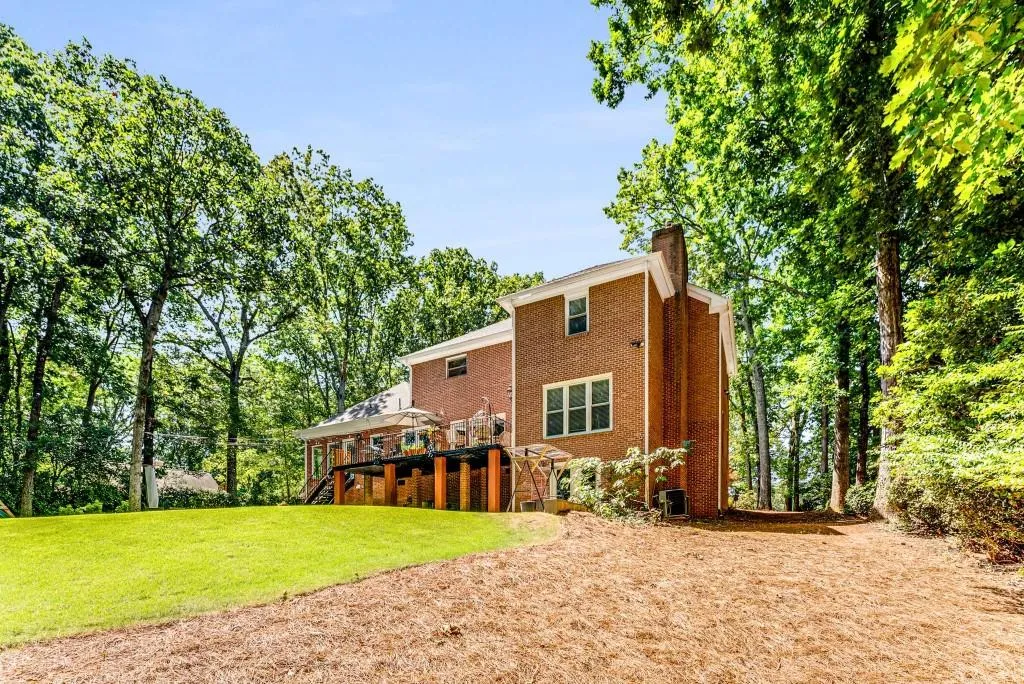 8905 Huntcliff Trace, Sandy Springs, Georgia 30350, 4 Bedrooms Bedrooms, ,3 BathroomsBathrooms,Residential,Sold,8905 Huntcliff Trace,7419240