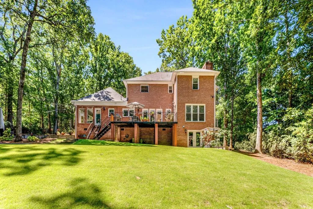 8905 Huntcliff Trace, Sandy Springs, Georgia 30350, 4 Bedrooms Bedrooms, ,3 BathroomsBathrooms,Residential,Sold,8905 Huntcliff Trace,7419240