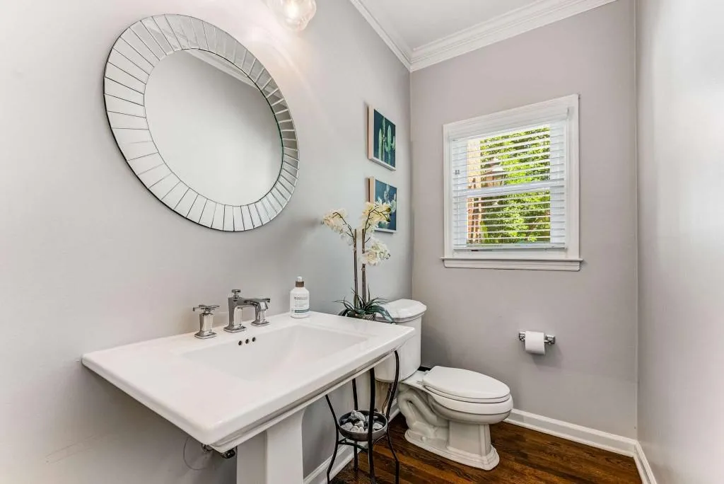 8905 Huntcliff Trace, Sandy Springs, Georgia 30350, 4 Bedrooms Bedrooms, ,3 BathroomsBathrooms,Residential,Sold,8905 Huntcliff Trace,7419240