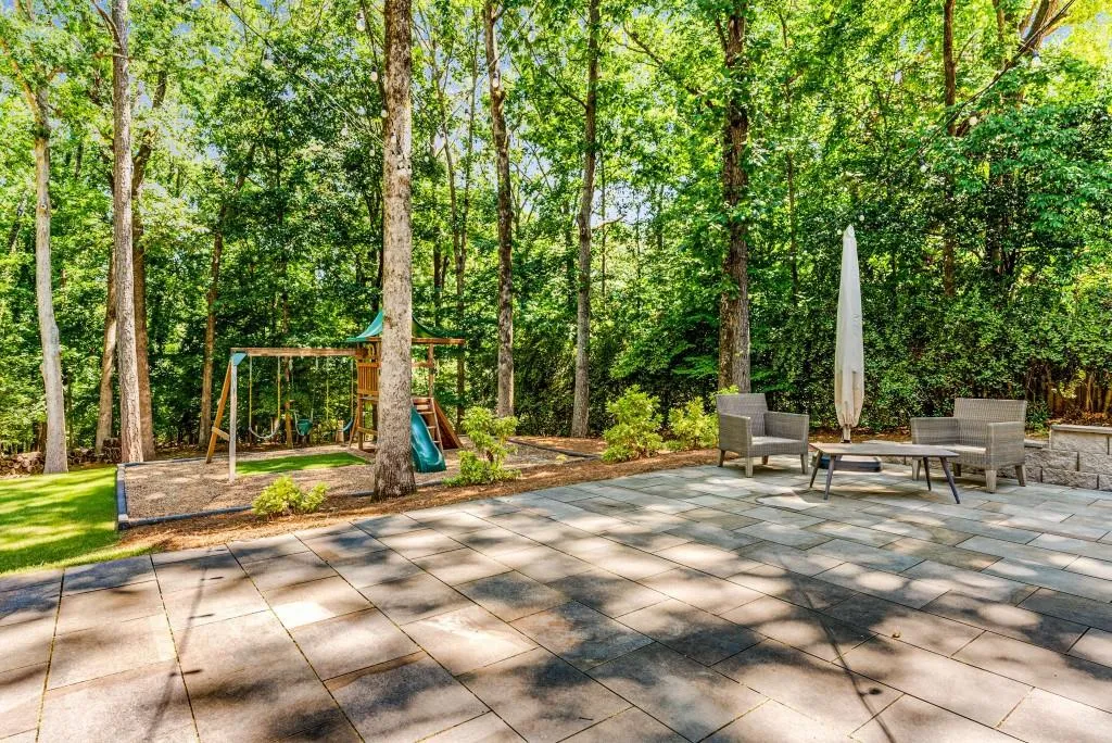 8905 Huntcliff Trace, Sandy Springs, Georgia 30350, 4 Bedrooms Bedrooms, ,3 BathroomsBathrooms,Residential,Sold,8905 Huntcliff Trace,7419240