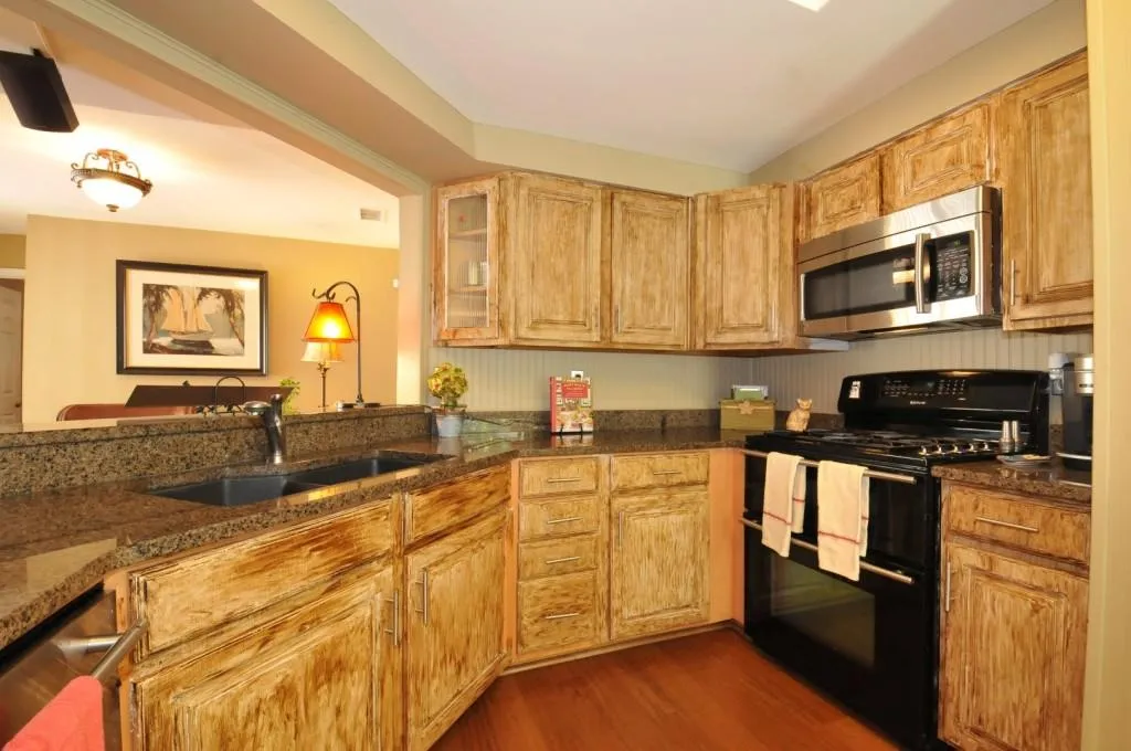 13 Dunwoody Springs Drive Unit 13, Sandy Springs, Georgia 30328, 2 Bedrooms Bedrooms, ,2 BathroomsBathrooms,Residential,Sold,13 Dunwoody Springs Drive Unit 13,6074145