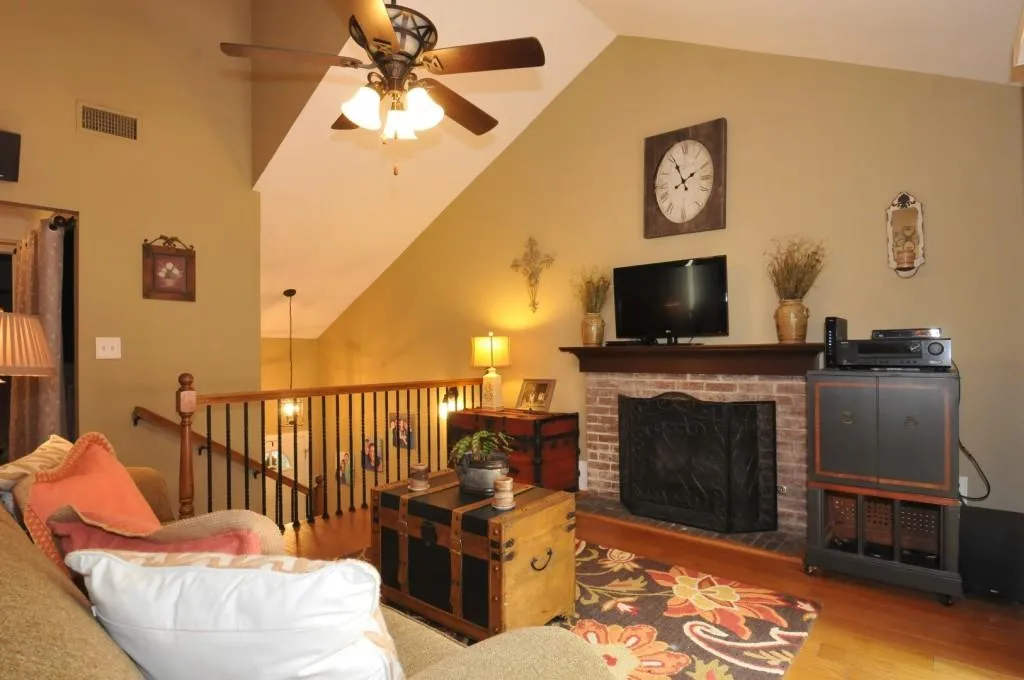 13 Dunwoody Springs Drive Unit 13, Sandy Springs, Georgia 30328, 2 Bedrooms Bedrooms, ,2 BathroomsBathrooms,Residential,Sold,13 Dunwoody Springs Drive Unit 13,6074145