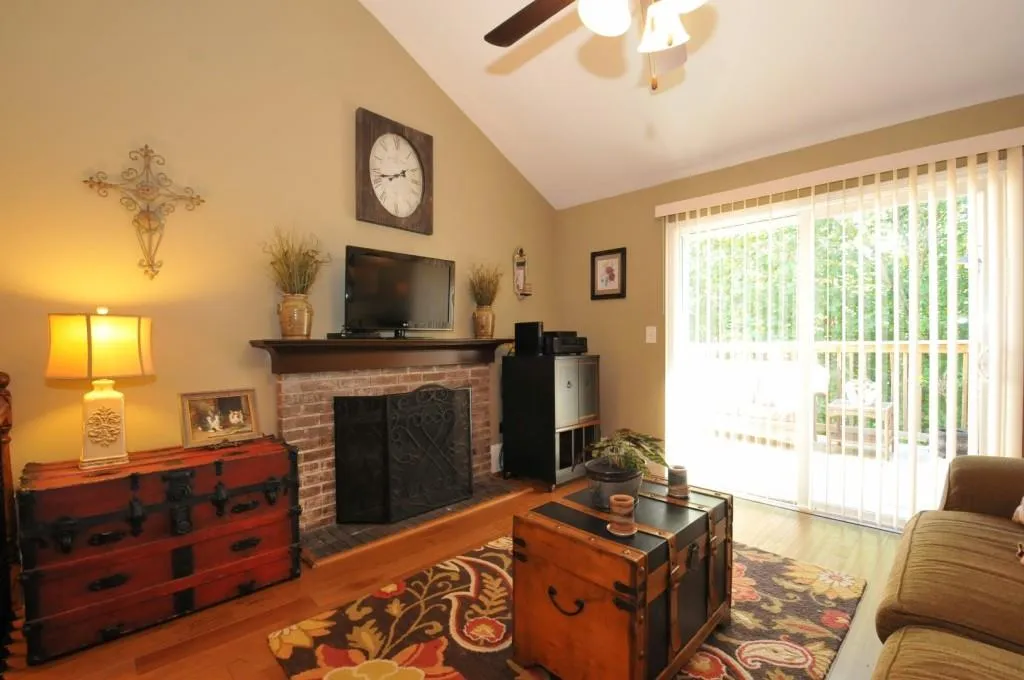 13 Dunwoody Springs Drive Unit 13, Sandy Springs, Georgia 30328, 2 Bedrooms Bedrooms, ,2 BathroomsBathrooms,Residential,Sold,13 Dunwoody Springs Drive Unit 13,6074145