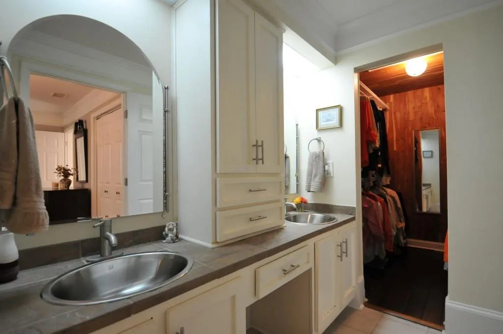 13 Dunwoody Springs Drive Unit 13, Sandy Springs, Georgia 30328, 2 Bedrooms Bedrooms, ,2 BathroomsBathrooms,Residential,Sold,13 Dunwoody Springs Drive Unit 13,6074145