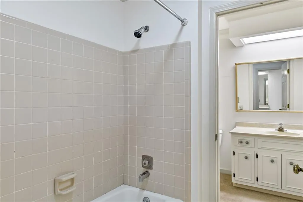 2 Braemore Drive, Sandy Springs, Georgia 30328, 3 Bedrooms Bedrooms, ,2 BathroomsBathrooms,Residential,Sold,2 Braemore Drive,6924052
