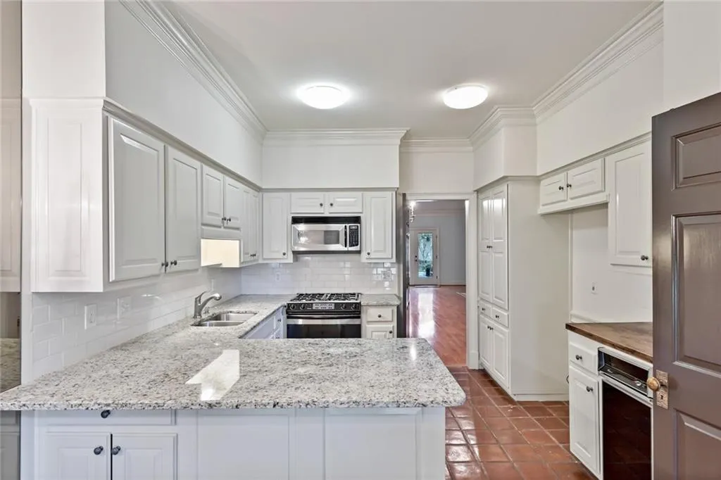2 Braemore Drive, Sandy Springs, Georgia 30328, 3 Bedrooms Bedrooms, ,2 BathroomsBathrooms,Residential,Sold,2 Braemore Drive,6924052