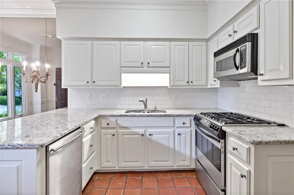 2 Braemore Drive, Sandy Springs, Georgia 30328, 3 Bedrooms Bedrooms, ,2 BathroomsBathrooms,Residential,Sold,2 Braemore Drive,6924052